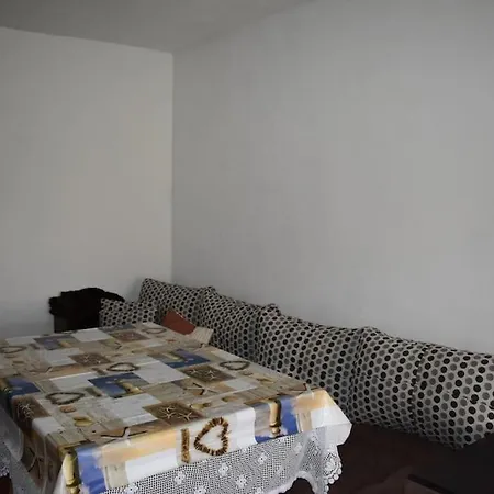 Anchetata Villa Aprilci