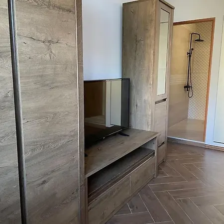 Anchetata Villa Aprilci